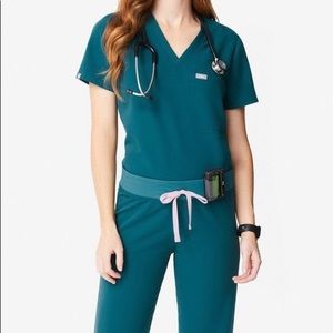 Figs Caribbean Blue Scrub Set